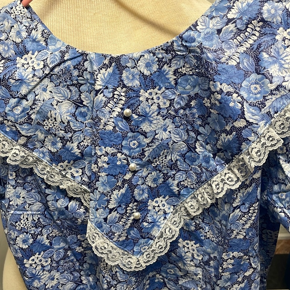 blue chambray colored flowers with lace trim house dress fits small